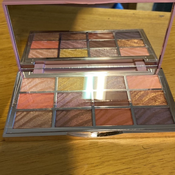 Ciate London, The Velvet, New, In Original Box - Picture 3 of 4